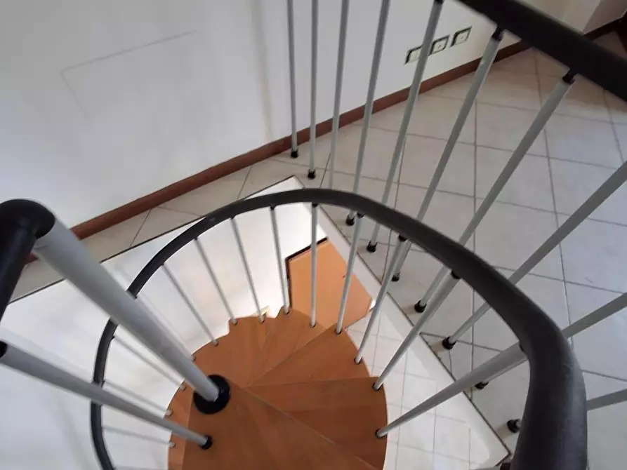 Immagine 15 di Appartamento in vendita  a Capraia E Limite