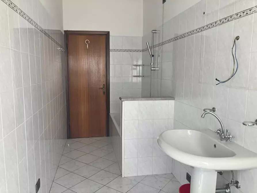 Immagine 26 di Appartamento in vendita  a Carrara