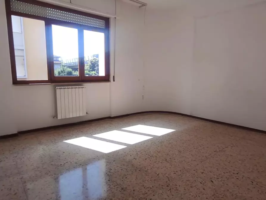 Immagine 17 di Appartamento in vendita  a Carrara