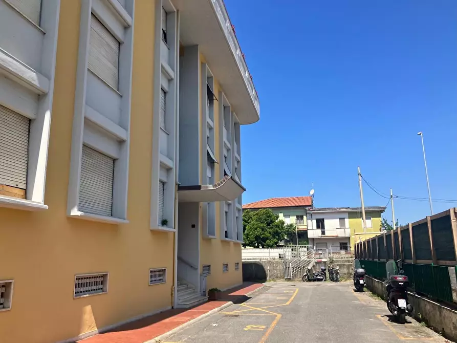 appartamento in vendita a Carrara in zona Marina di Carrara
