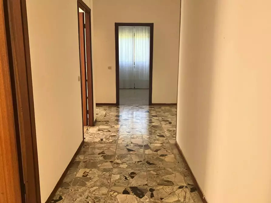 Immagine 10 di Appartamento in vendita  a Carrara