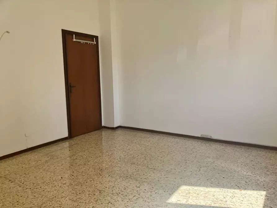 Immagine 16 di Appartamento in vendita  a Carrara