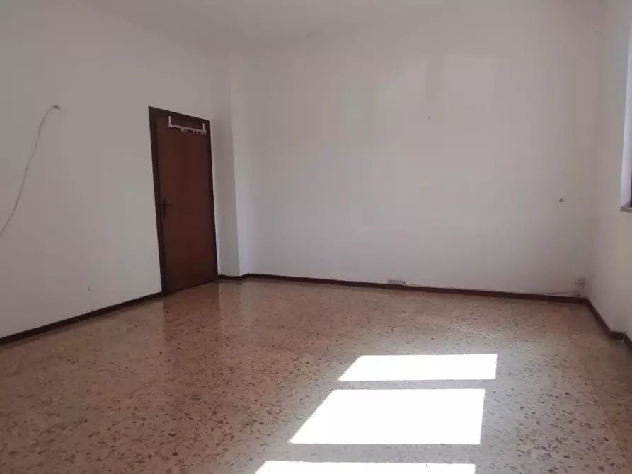 Immagine 15 di Appartamento in vendita  a Carrara