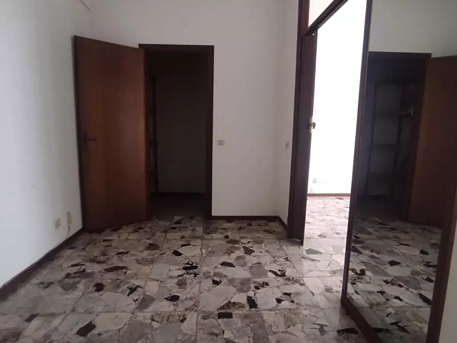 Immagine 2 di Appartamento in vendita  a Carrara