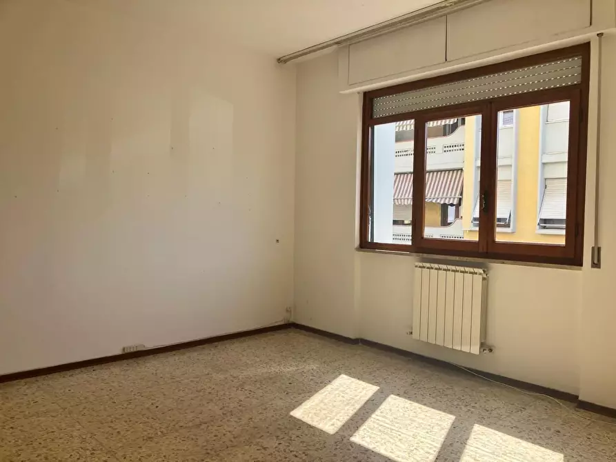 Immagine 11 di Appartamento in vendita  a Carrara