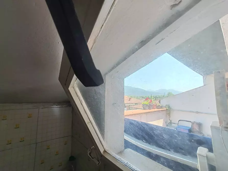 Immagine 8 di Mansarda in vendita  a Massa