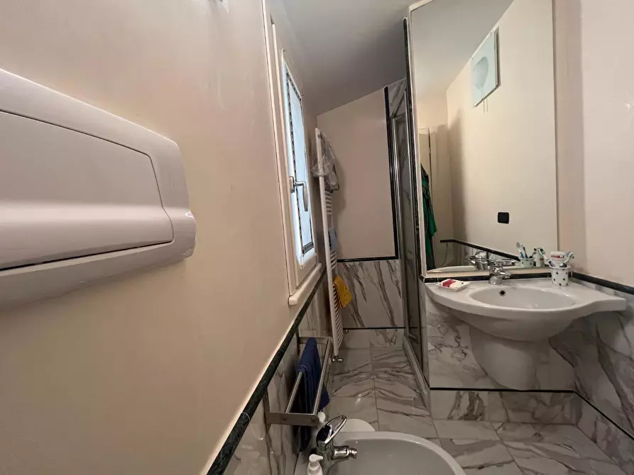 Immagine 23 di Mansarda in vendita  a Viareggio