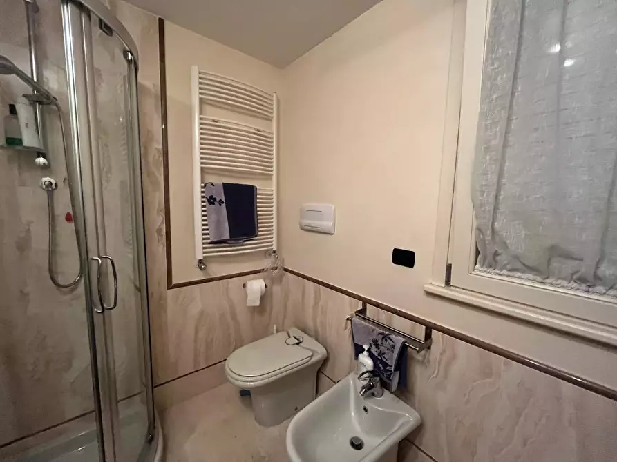 Immagine 16 di Mansarda in vendita  a Viareggio