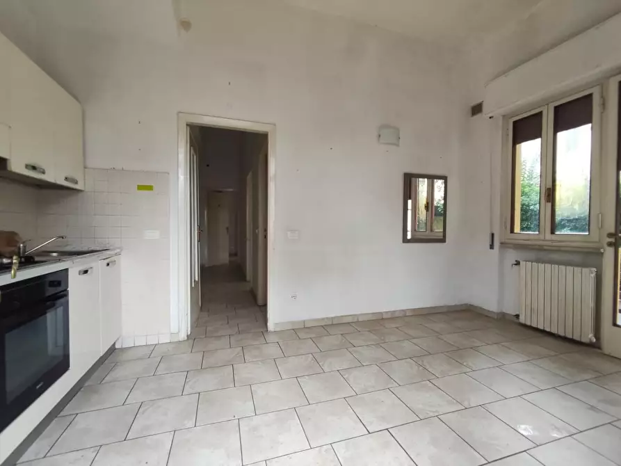 Immagine 38 di Appartamento in vendita  a Lucca