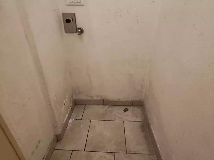 Immagine 4 di Appartamento in vendita  a Lucca