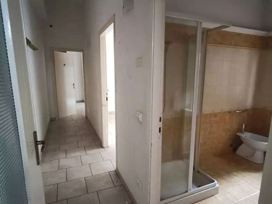 Immagine 39 di Appartamento in vendita  a Lucca