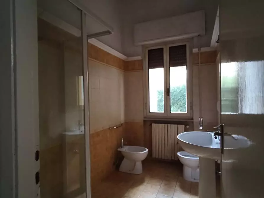 Immagine 42 di Appartamento in vendita  a Lucca