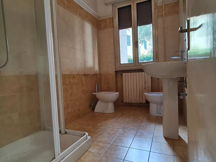 Immagine 21 di Appartamento in vendita  a Lucca