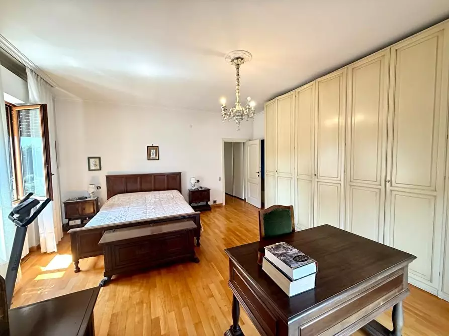 Immagine 22 di Appartamento in vendita  a Massa