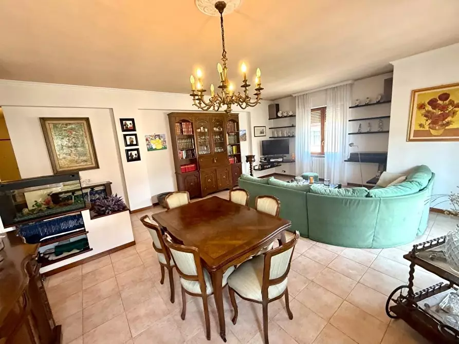 Immagine 5 di Appartamento in vendita  a Massa