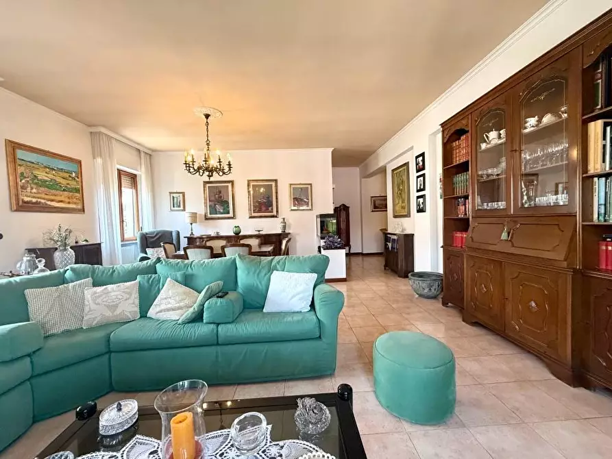 Immagine 1 di Appartamento in vendita  a Massa