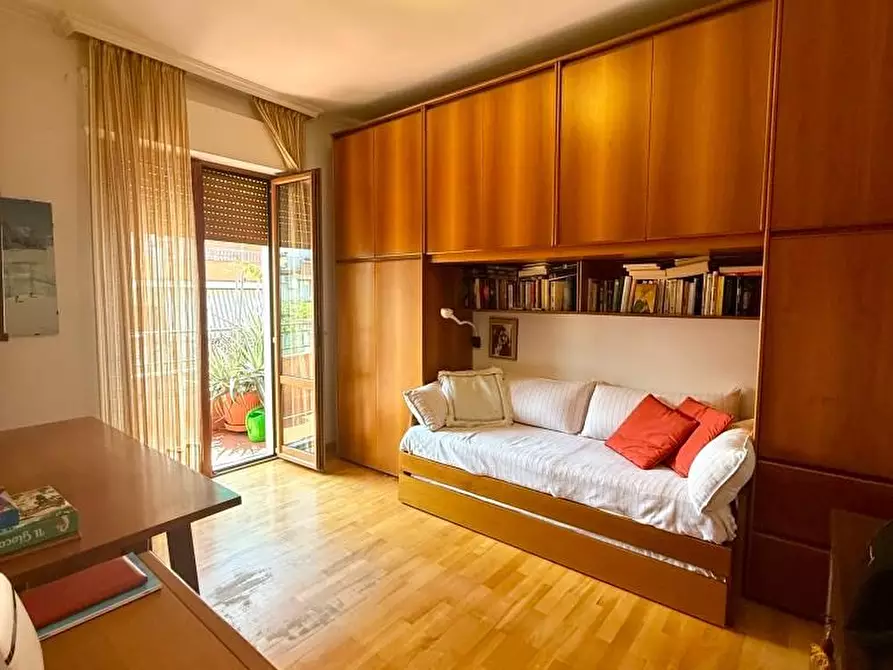 Immagine 11 di Appartamento in vendita  a Massa