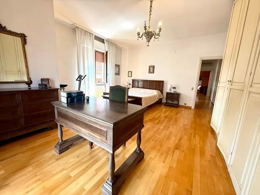 Immagine 21 di Appartamento in vendita  a Massa