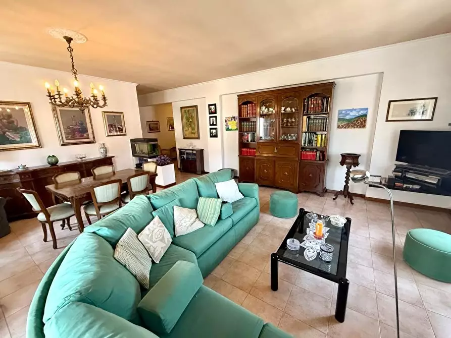 Immagine 3 di Appartamento in vendita  a Massa