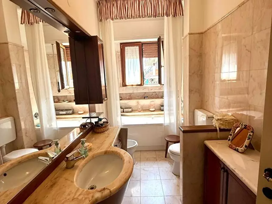 Immagine 14 di Appartamento in vendita  a Massa