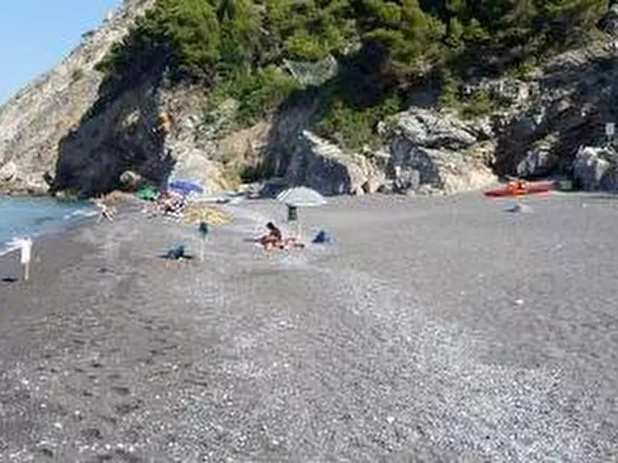 Immagine 5 di Appartamento in vendita  a Ortonovo