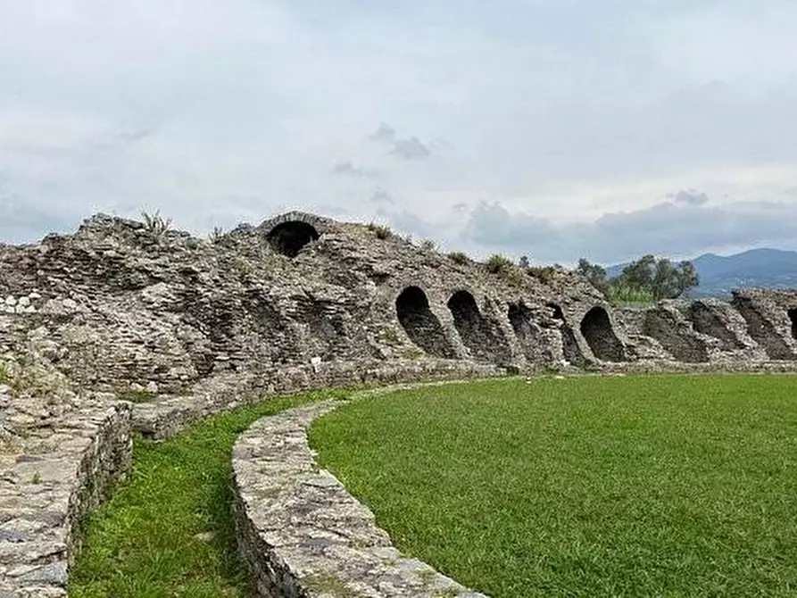 Immagine 4 di Appartamento in vendita  a Ortonovo