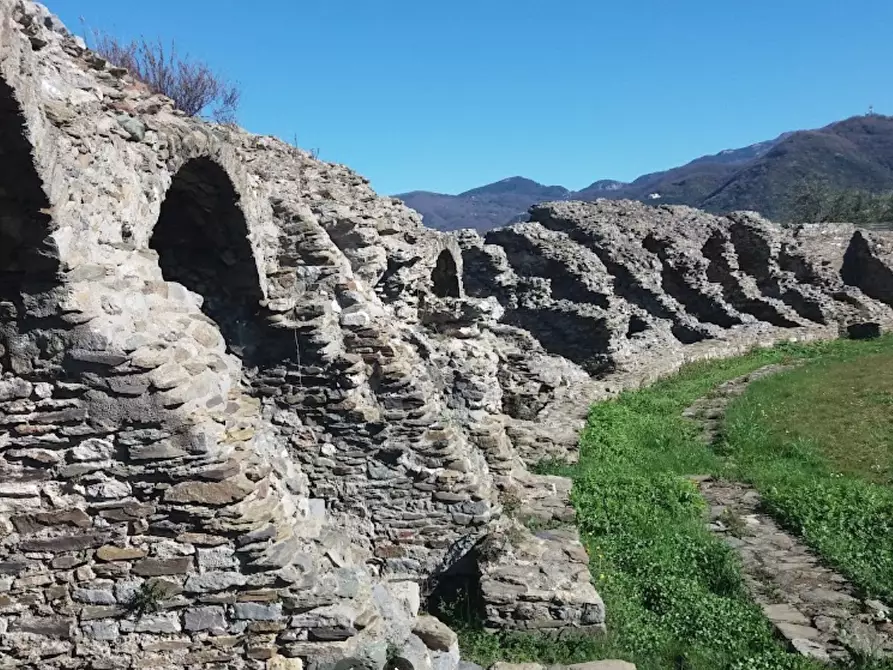 Immagine 2 di Appartamento in vendita  a Ortonovo