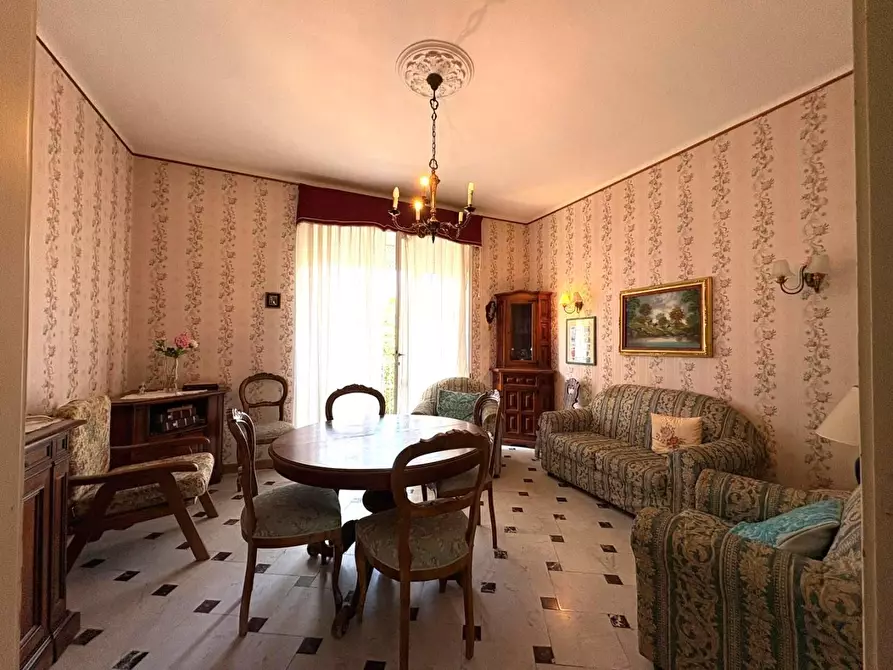 Immagine 1 di Appartamento in vendita  a Massa