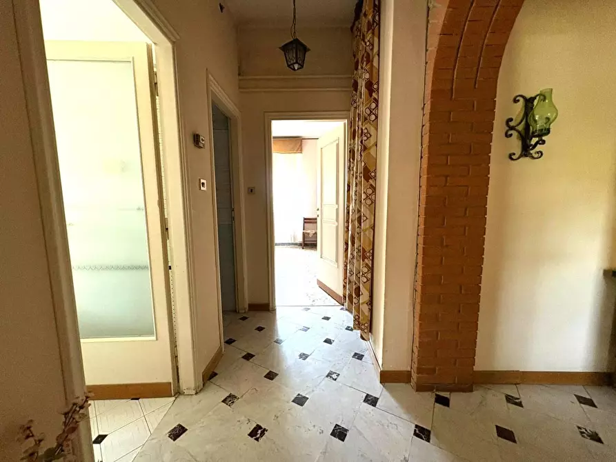 Immagine 2 di Appartamento in vendita  a Massa