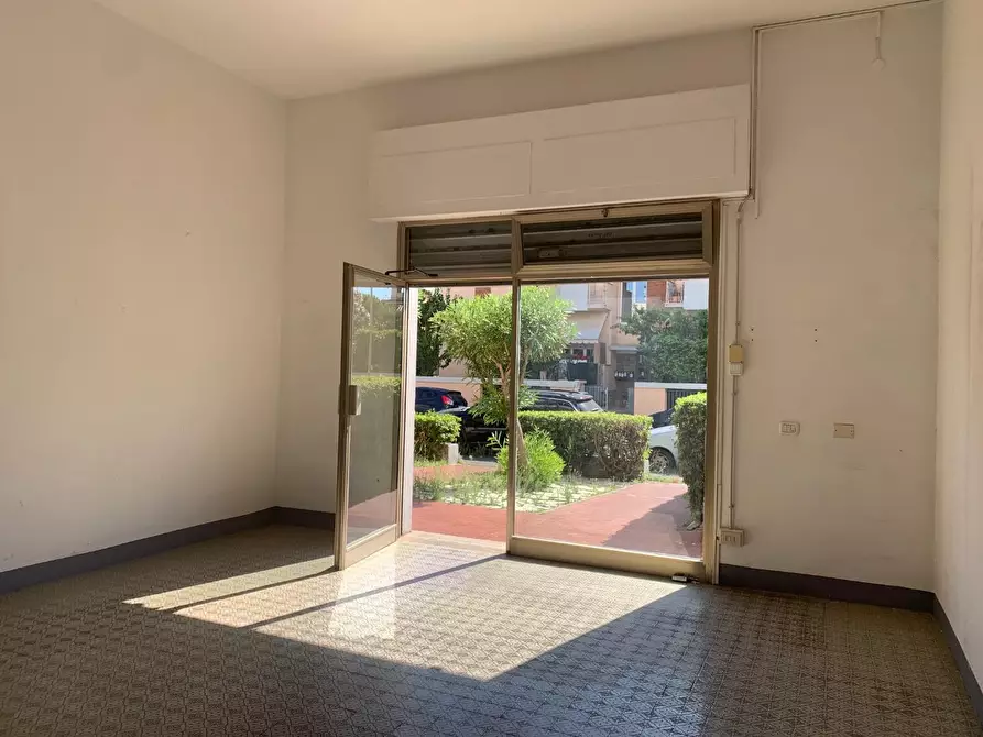 Immagine 4 di Locale commerciale in affitto  a Livorno