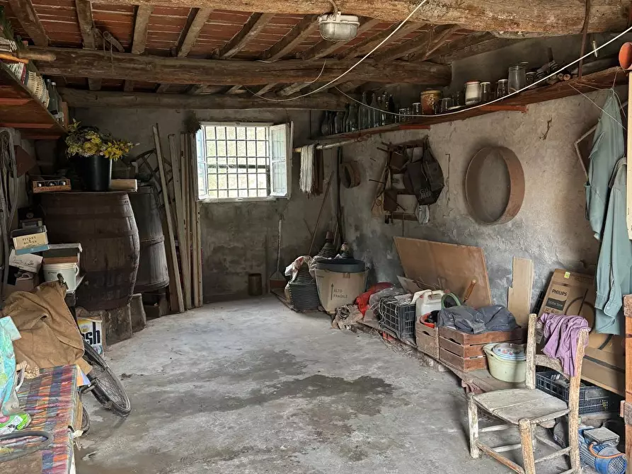 Immagine 3 di Deposito in vendita  a Lucca