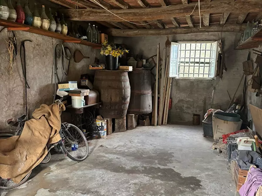 Immagine 17 di Deposito in vendita  a Lucca