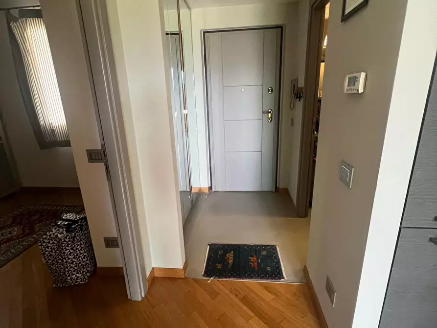 Immagine 11 di Appartamento in vendita  a Lucca