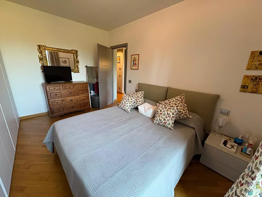 Immagine 14 di Appartamento in vendita  a Lucca