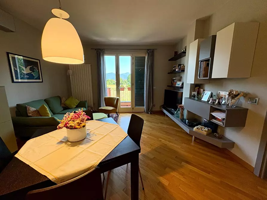 Immagine 2 di Appartamento in vendita  a Lucca