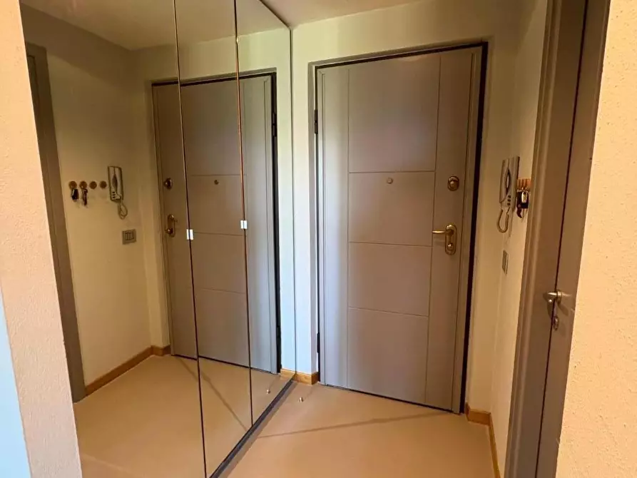 Immagine 9 di Appartamento in vendita  a Lucca