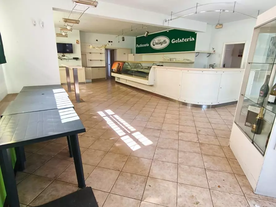 Immagine 9 di Locale commerciale in affitto  a Pontedera