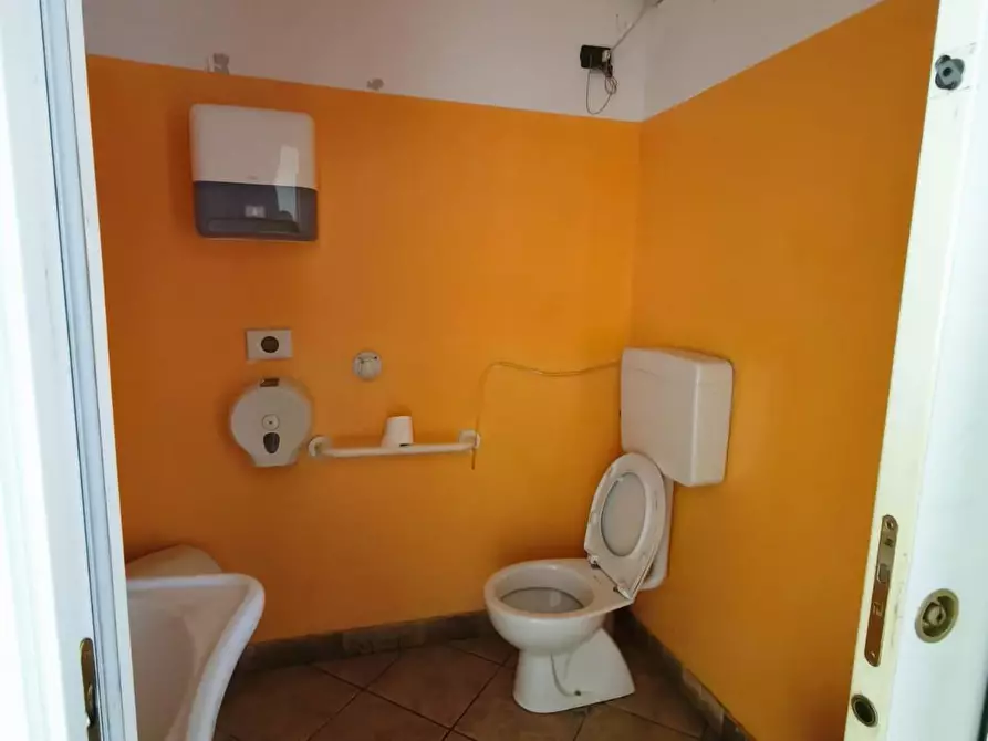 Immagine 5 di Locale commerciale in affitto  a Pontedera