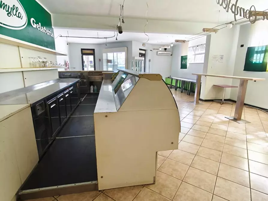 Immagine 3 di Locale commerciale in affitto  a Pontedera