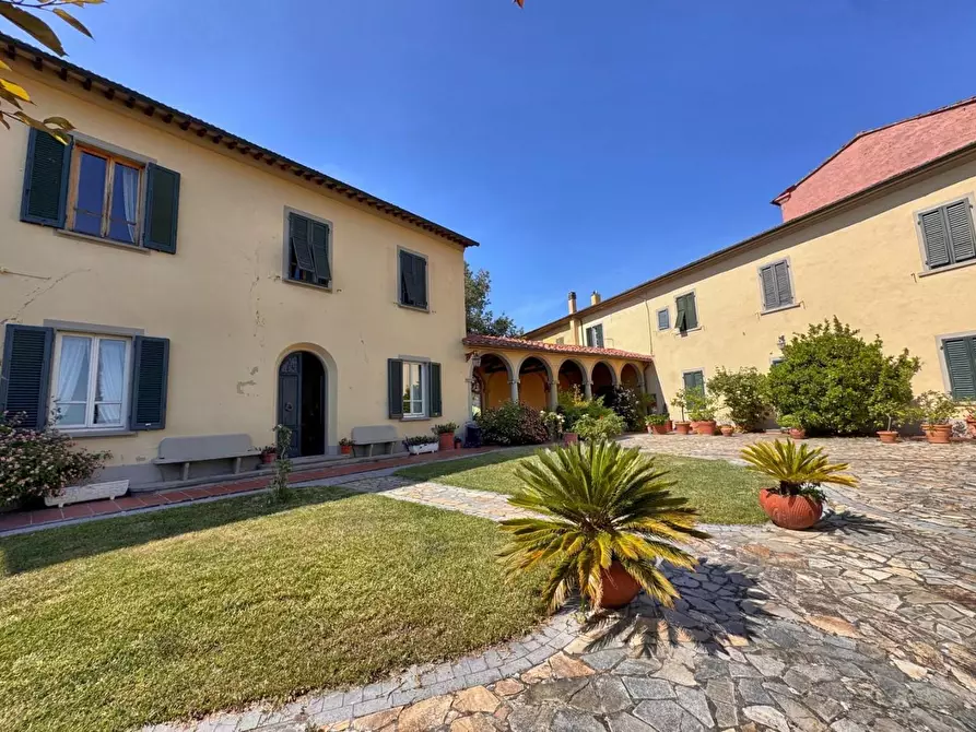 Immagine 2 di Villa in vendita  a Santa Maria A Monte