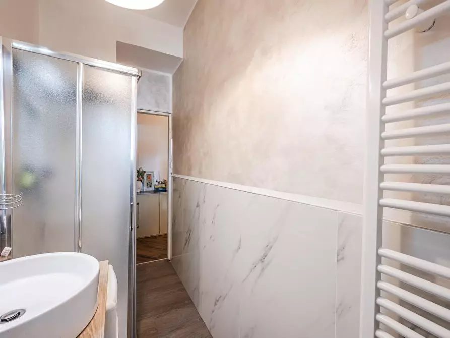 Immagine 10 di Appartamento in vendita  a Reggio Nell'emilia