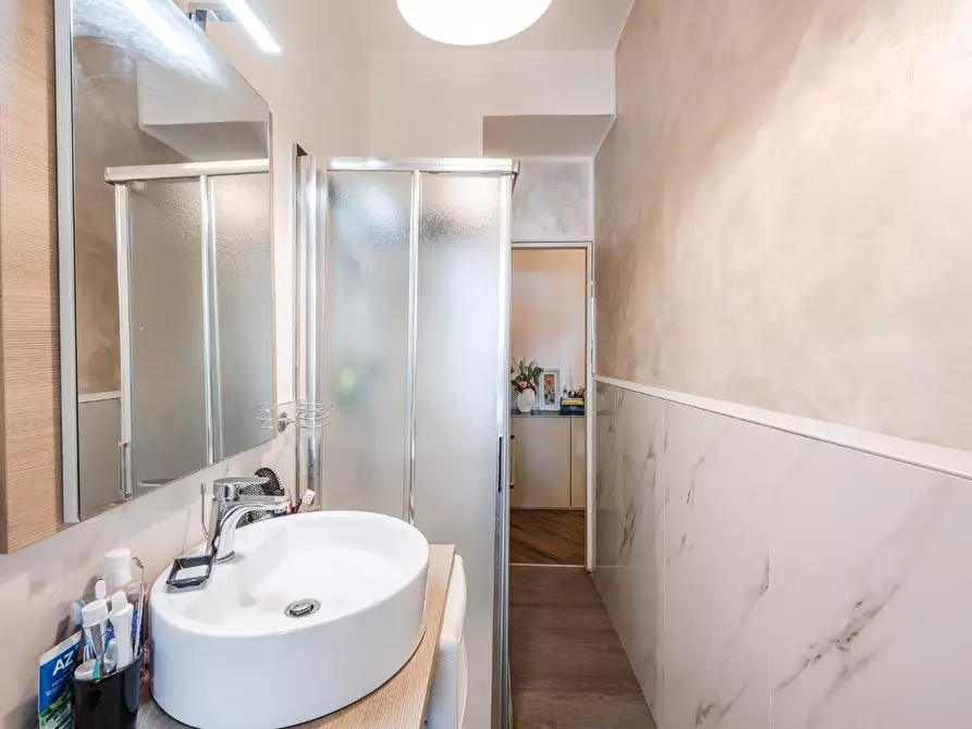 Immagine 9 di Appartamento in vendita  a Reggio Nell'emilia