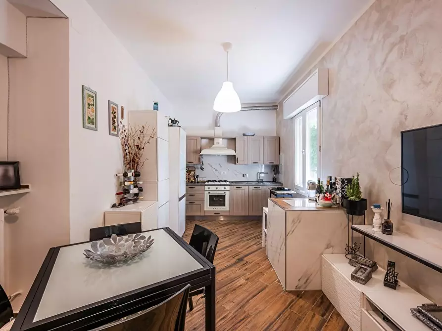 Immagine 6 di Appartamento in vendita  a Reggio Nell'emilia