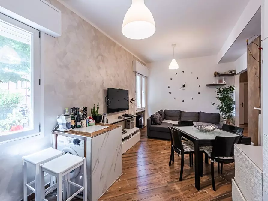 Immagine 2 di Appartamento in vendita  a Reggio Nell'emilia