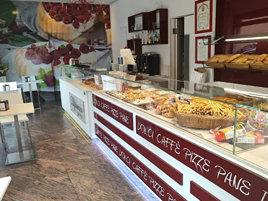 Immagine 2 di Attività commerciale in vendita  a Torino