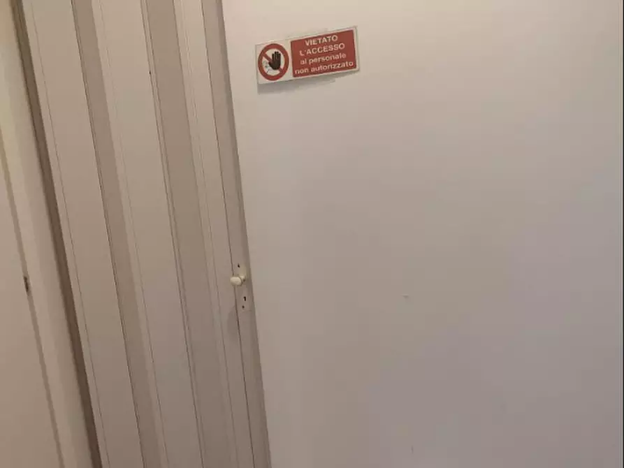 Immagine 21 di Attività commerciale in vendita  a Torino