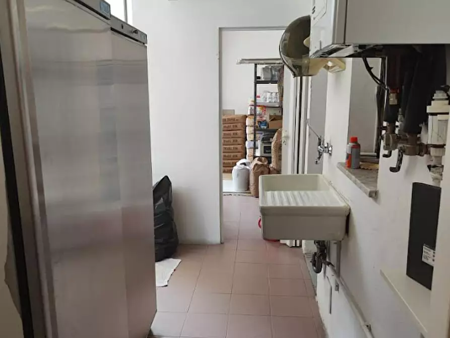 Immagine 8 di Attività commerciale in vendita  a Torino