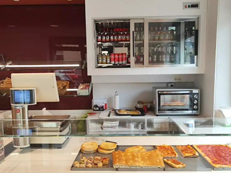 Immagine 4 di Attività commerciale in vendita  a Torino