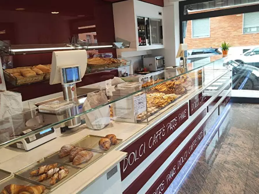 Immagine 1 di Attività commerciale in vendita  a Torino