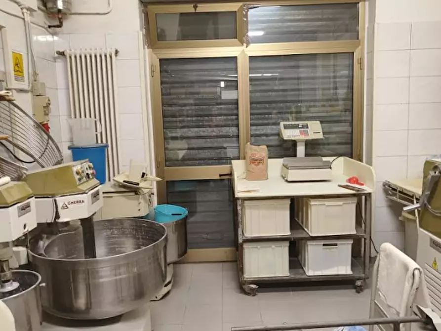 Immagine 12 di Attività commerciale in vendita  a Torino